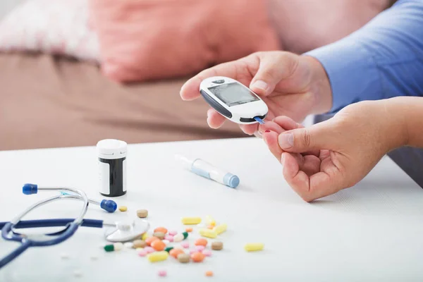 Medicin, diabetes, glycemia, hälsovård och människor koncept - c — Stockfoto