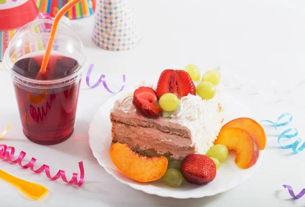 Birthday celebration with cake and colorful balloons — Stock Photo, Image