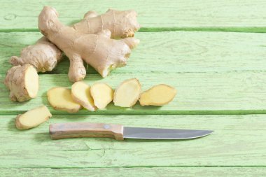 Ahşap arka planda kızıl