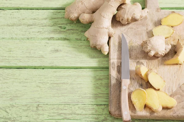 Ahşap arka planda kızıl