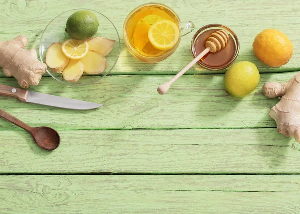 Ginger tea and ingredients on a  grunge wooden background — Stock Photo, Image