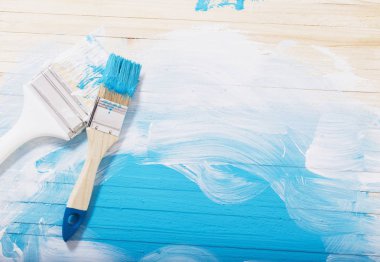 ahşap arka plan üzerinde boya ile fırça