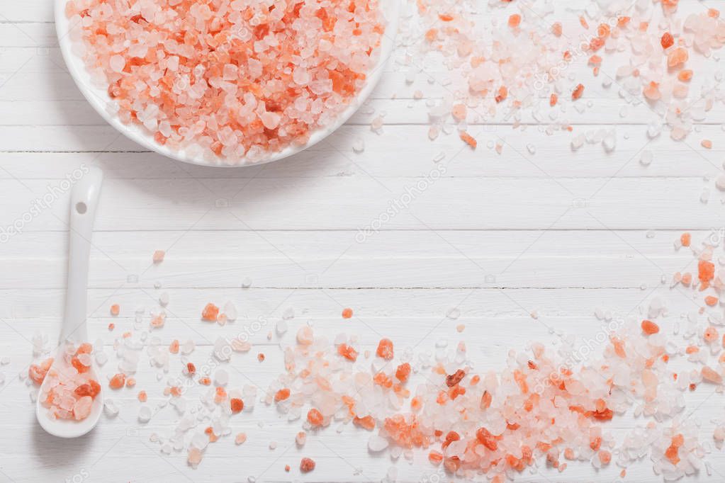 himalayan salt on white wooden background
