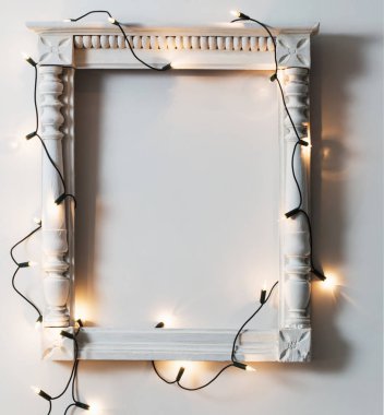 antika ahşap çerçeve ışık garland ile