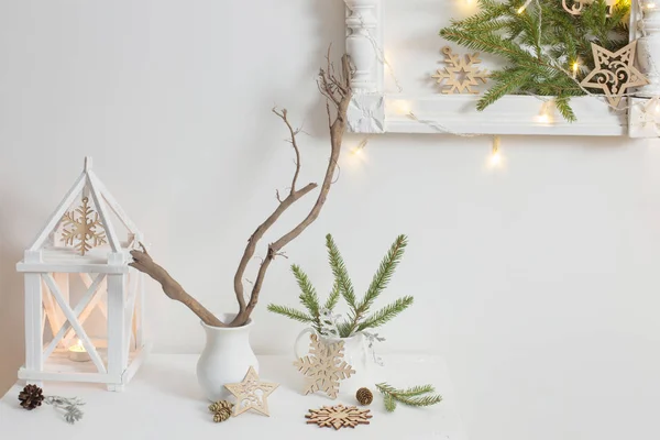 Decoración de Navidad sobre fondo pared blanca — Foto de Stock