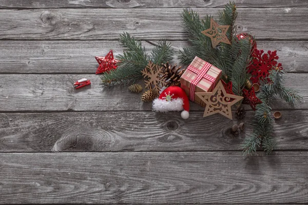 Composição de Natal no fundo de madeira velha — Fotografia de Stock