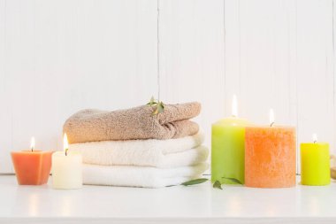 Kaplıca tedavisi beyaz arka plan üzerinde güzel kompozisyon