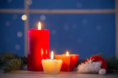 Noel mumlar arka plan gece penceresinde