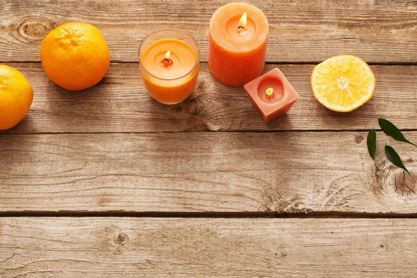 Concetto di spa con frutta arancione su sfondo di legno vecchio — Foto Stock