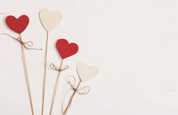 Valentines tło z czerwonym sercem — Zdjęcie stockowe