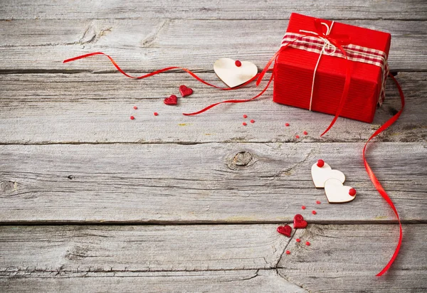 Decoración del día de San Valentín sobre fondo viejo — Foto de Stock