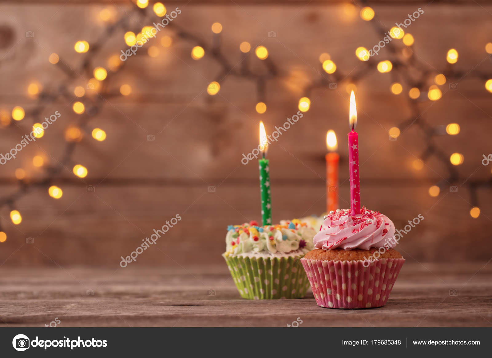 Cumpleaños retro fotos de stock, imágenes de Cumpleaños retro sin royalties  | Depositphotos