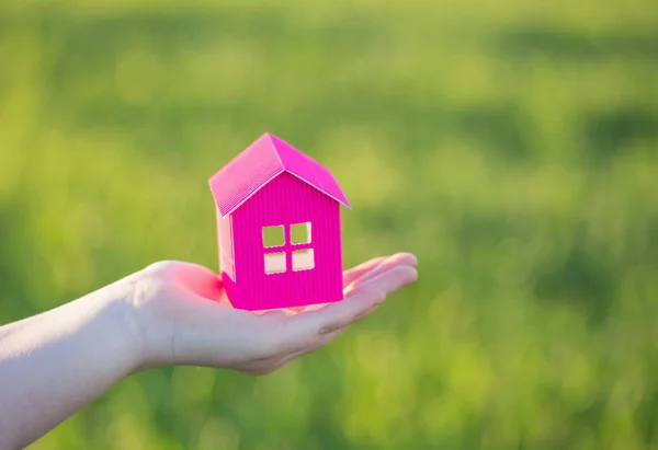 Paper house in hand outdoor — Stock Photo, Image