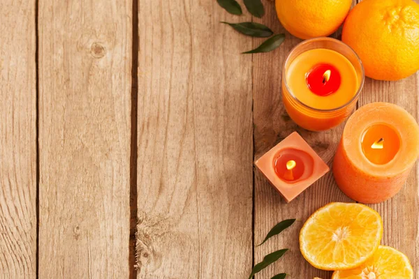 Concetto di spa con frutta arancione su sfondo di legno vecchio — Foto Stock