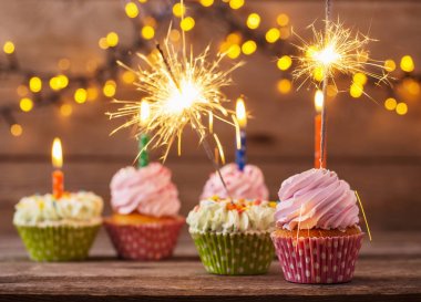 maytap eski ahşap zemin ile cupcake