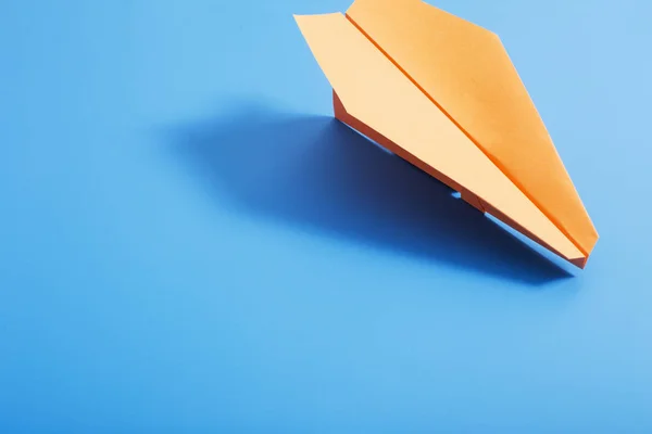 Paper plane on blue color background — Stock Photo, Image