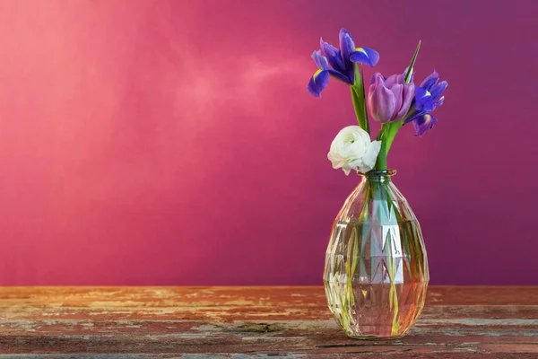 春 floweras の花瓶の静物 — ストック写真