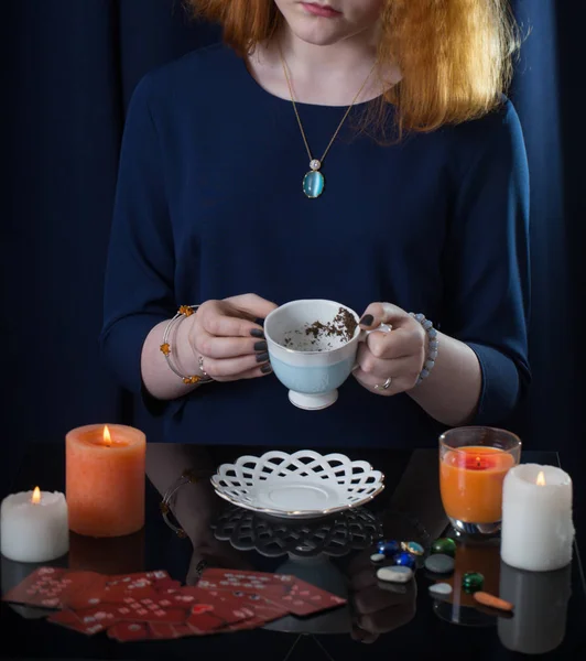 Girl guessing on tea leaves — Stock Photo, Image