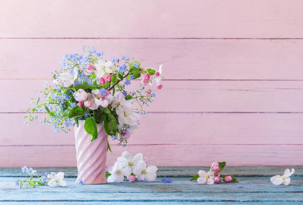 Fleurs Printemps Dans Vase Sur Fond Bois — Photo