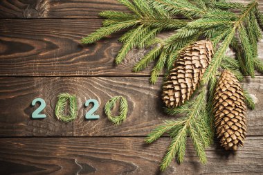 Yeni yıl kompozisyonu, 2020 sembol ve kozalaklı köknar dalları