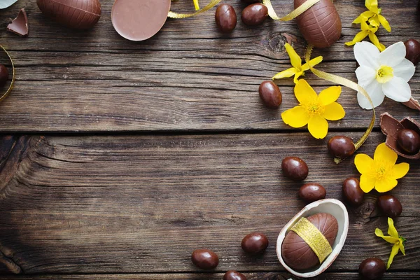 Chocolate eggs on dark wooden background — Stockfoto