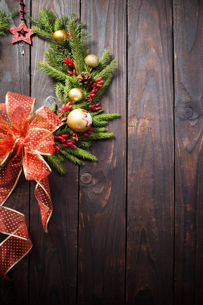 Christmas wreath on dark wooden door — Stock Photo, Image