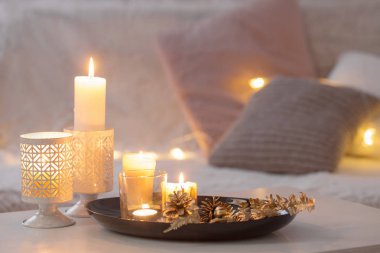 Yanan Mumlarla Noel Dekorasyonu 