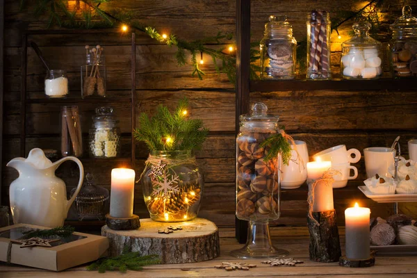 Barra de cacau de decoração de Natal com biscoitos e doces na velha wo — Fotografia de Stock