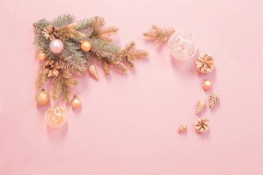 Altın ve pembe renklerle güzel modern Noel arkaplanı