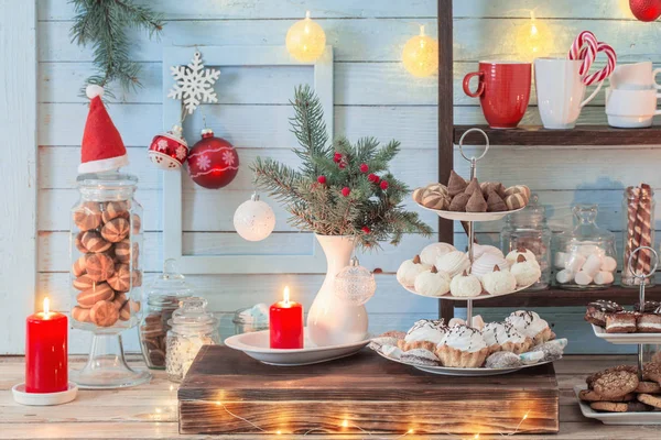 Jul bar kakao dekoration med kakor och godis på blå w — Stockfoto