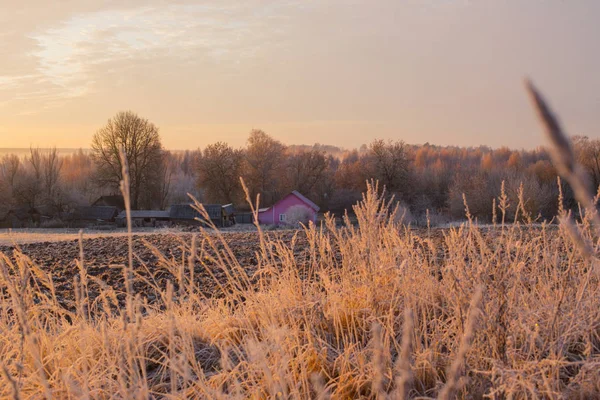 Beautiful winter frozen rural landscape at sunset — Stock Photo, Image