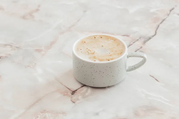 Tasse de café sur table en marbre — Photo