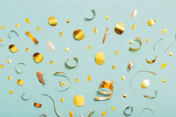 Golden  confetti on green background — 스톡 사진
