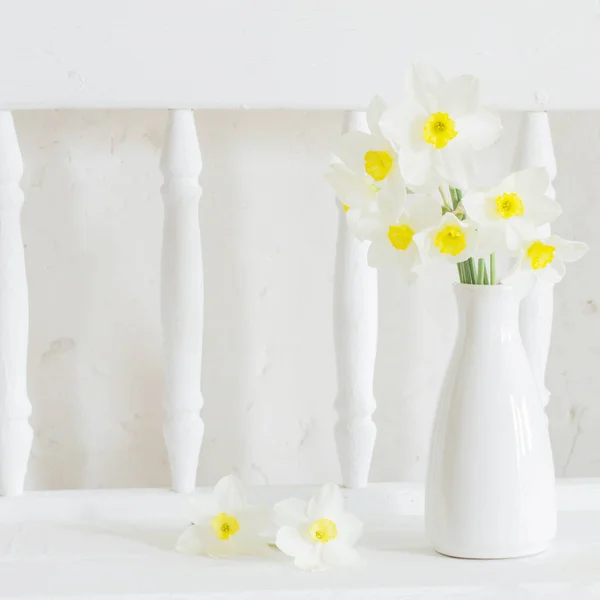 Daffodils White Vase White Background — Stock Photo, Image