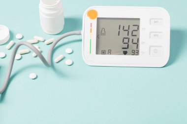 mavi arkaplanda modern tonometre