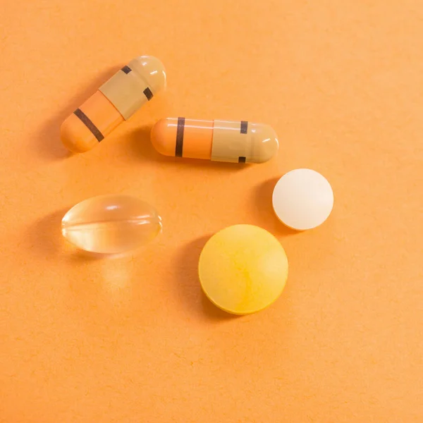 Médicaments Pilules Sur Fond Orange — Photo