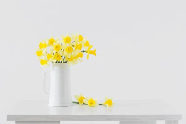 Fleurs Jaunes Printemps Sur Fond Blanc — Photo