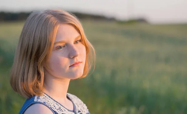 Teenager Girl Summer Field Sunset — Stock Photo, Image