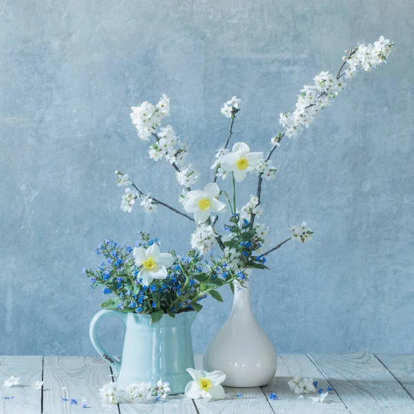 Spring Flowers Vases Background Old Wall — Stock Photo, Image