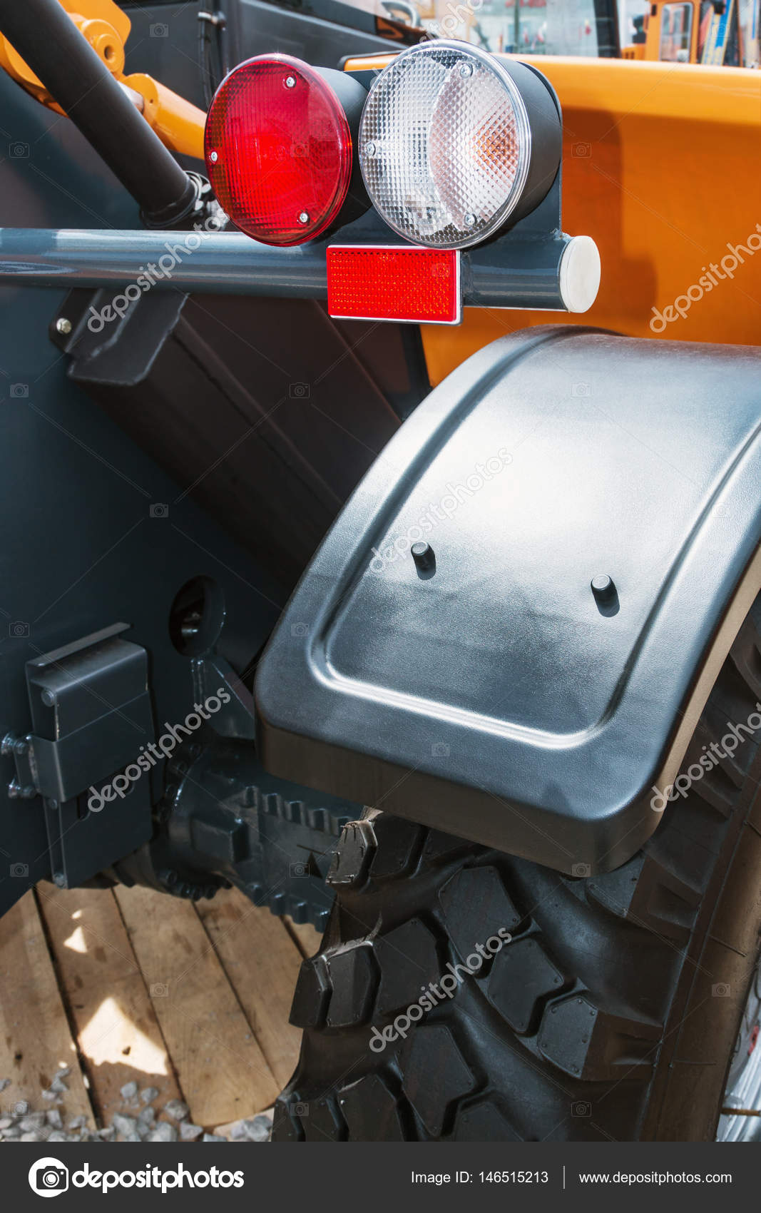 parkeren verlichting voor een bouw-trekker — Stockfoto © doroshin ... parkeren verlichting voor een bouw-trekker — Stockfoto © doroshin ...
