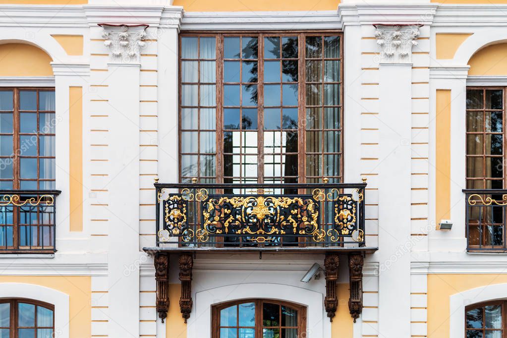 Красивое окно спб. Вид из окна дворца. Окна петергоф. Окна петербурга. Петергоф окна.