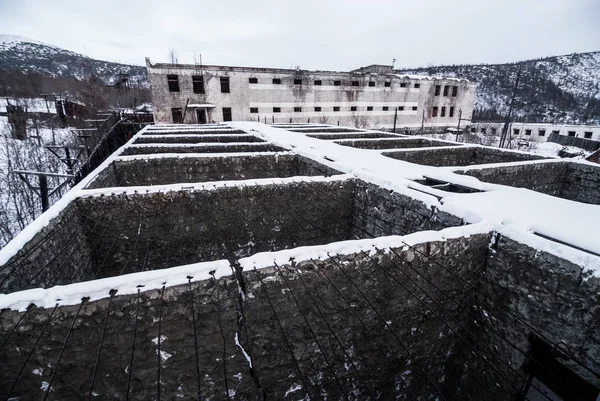 Außenseite des verlassenen Gefängnisses — Stockfoto