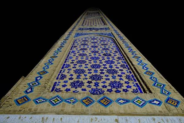 Antiguo Minarete Antiguo Con Azulejo Esmalte Azul Noche Uzbekistán Asia — Foto de Stock