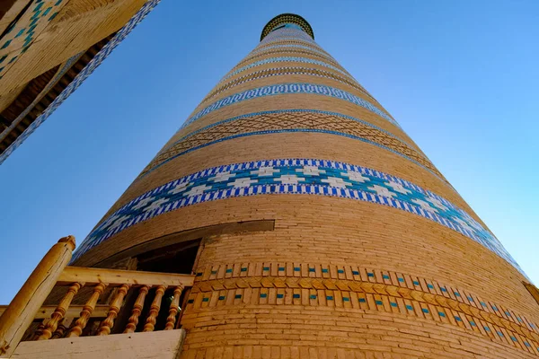 Minarete Islam Khoja Khiva Uzbequistão Minarete Velho Com Uma Escada — Fotografia de Stock