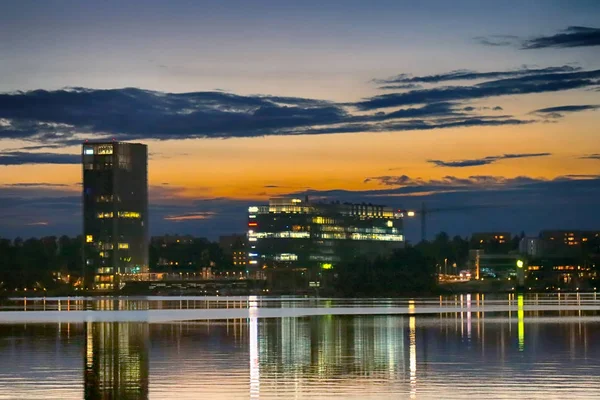 Natten landskap av huvudstadens affärsdistrikt — Stockfoto