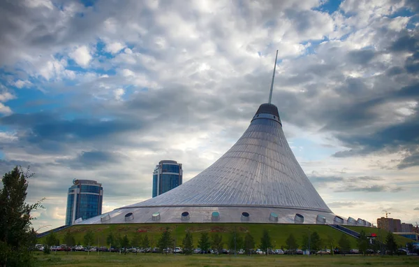 Khan Shatyr znajduje się w mieście Astana — Zdjęcie stockowe