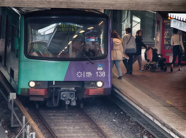 Modern metro stations and trains on a weekday — Stock Photo, Image