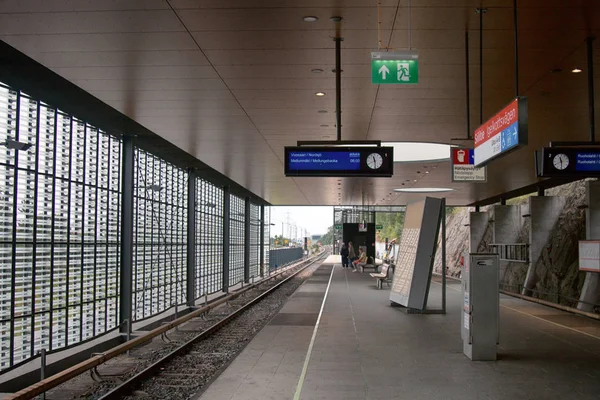 Modern metro stations empty on a weekday afternoon — Stock Photo, Image