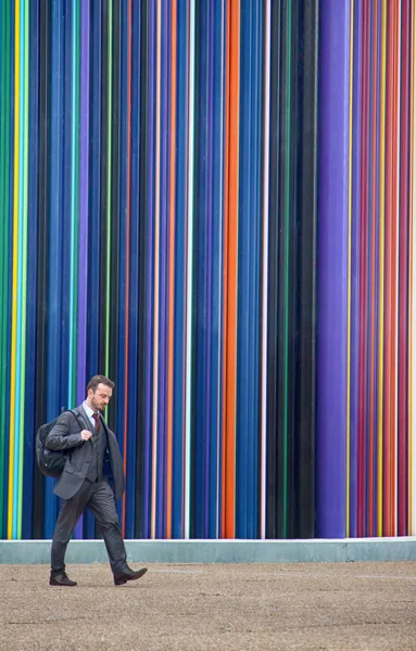 Parisienses no fundo do cenário teatral, transeunte — Fotografia de Stock