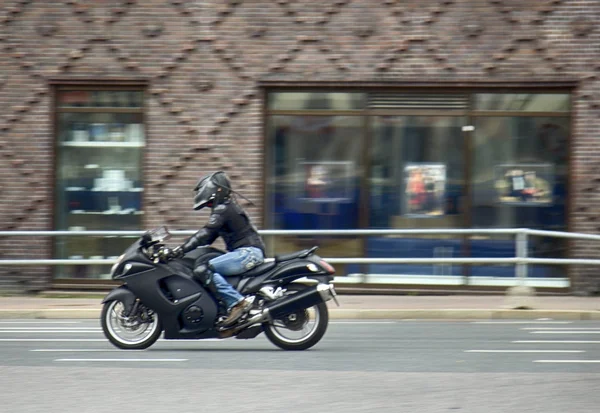 Motocyclistes dans les rues, motard, cavalier — Photo